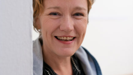 Miriam Bajtala erhält Outstanding Artist Award des BMWKMS für Innovativen Film